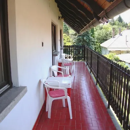 Lägenhet Gyongyvirag Vendeghaz *