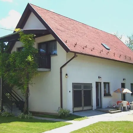 Apartment Gyongyvirag Vendeghaz Balatonboglár