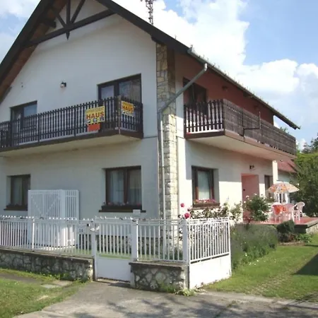 Gyongyvirag Vendeghaz *