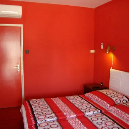 Gyongyvirag Vendeghaz *