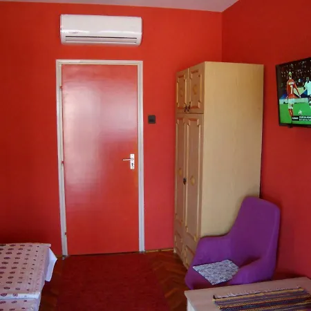 Gyongyvirag Vendeghaz *